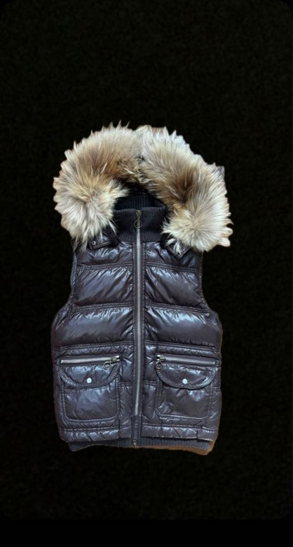 デュベティカ ファー付きダウンベスト - メルカリ