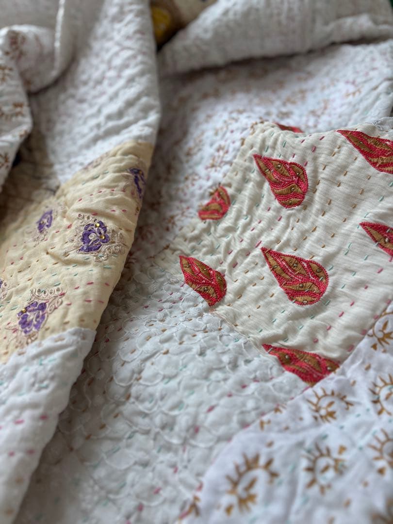 ラリーキルト インド刺繍 カンタキルト ヴィンテージ マルチカバー 白