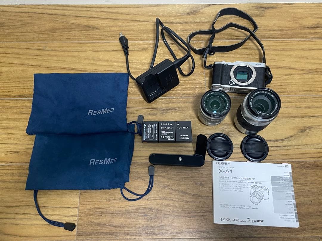 FUJIFILM デジタルカメラ　X-A1 セット　バッテリー3個　動作確認済み 富士フイルム FUJIFILM X-A1 ダブルズームレンズキット 価格比較