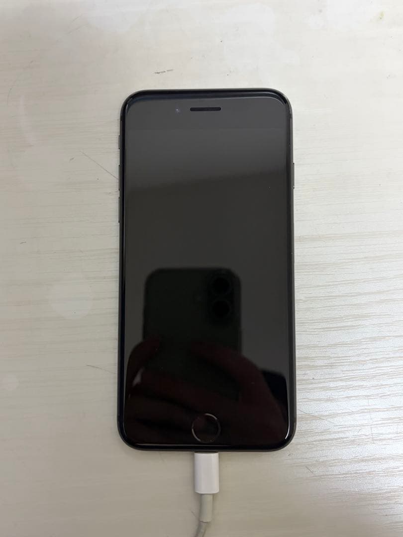 ジャンク Apple iPhone 8ブラック 本体 - メルカリ