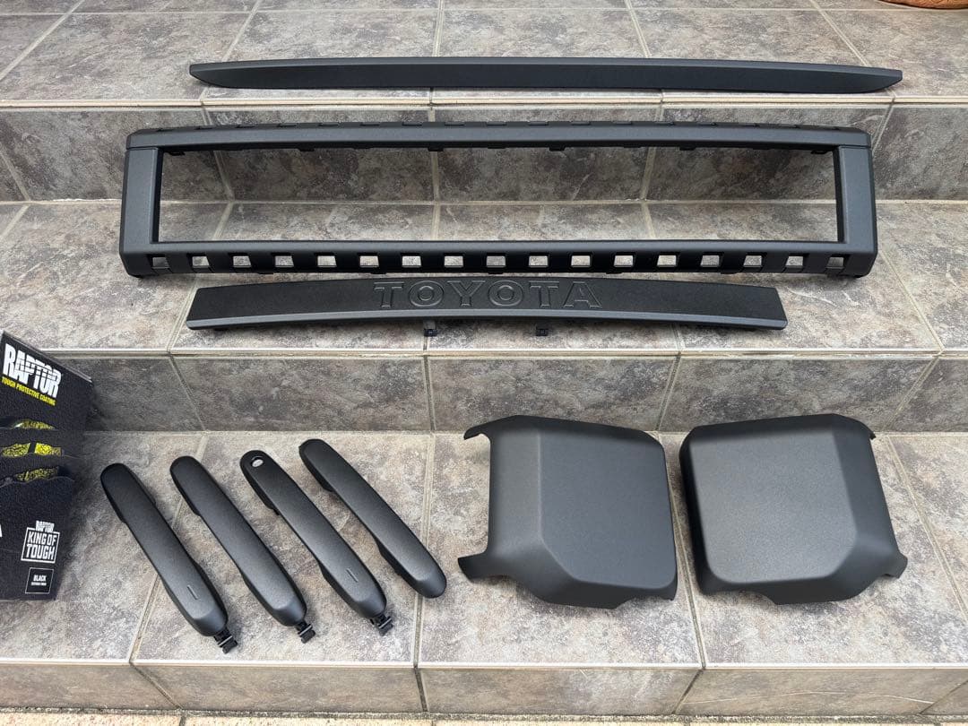 ②ランドクルーザー250 カウルトップ　グリル　ドアハンドル　ラプターライナー Amazon.co.jp: MEKOMEKO トヨタ 新型 ランドクルーザー 250系専用 ドア