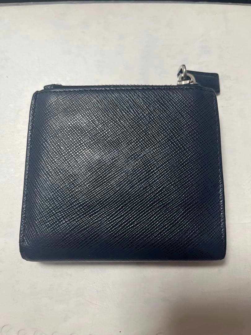 プラダ 二つ折り財布 フラグメントケース 三角プレート サフィアーノ