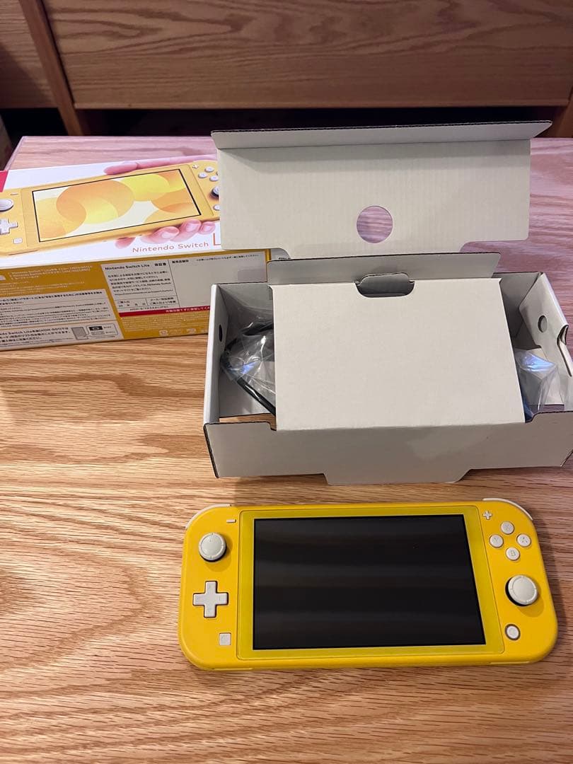 Nintendo Switch Lite 　本体　イエロー　充電器・箱付き Amazon.co.jp: Nintendo Switch Lite イエロー : ゲーム