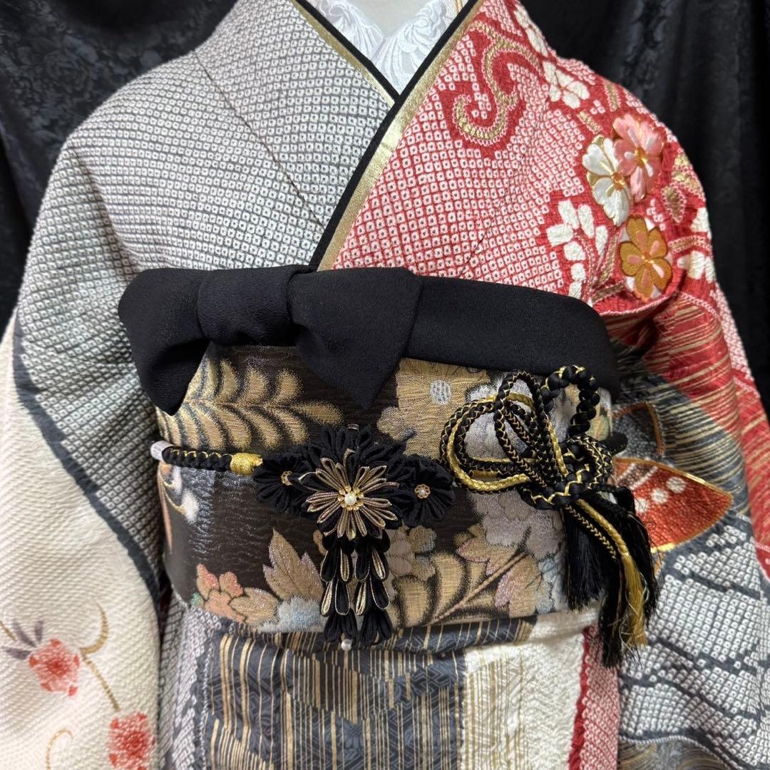 美品 総絞り 本絞り 舞蝶花文 駒刺繍 金彩 逸品 フルセット 振袖