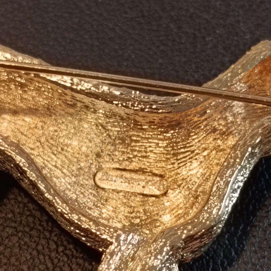 バーバリー レトリバーブローチ ロゴ刻印 ヴィンテージ - メルカリ