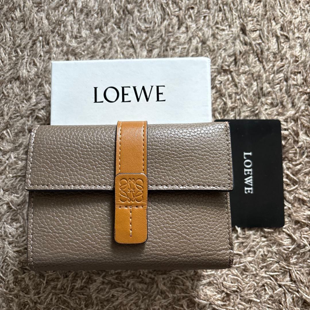 LOEWE ブラウン　三つ折り財布　コンパクト ロエベ 三 つ折り 財布 loewe 財布 革 ブランド コンパクト ウォレット