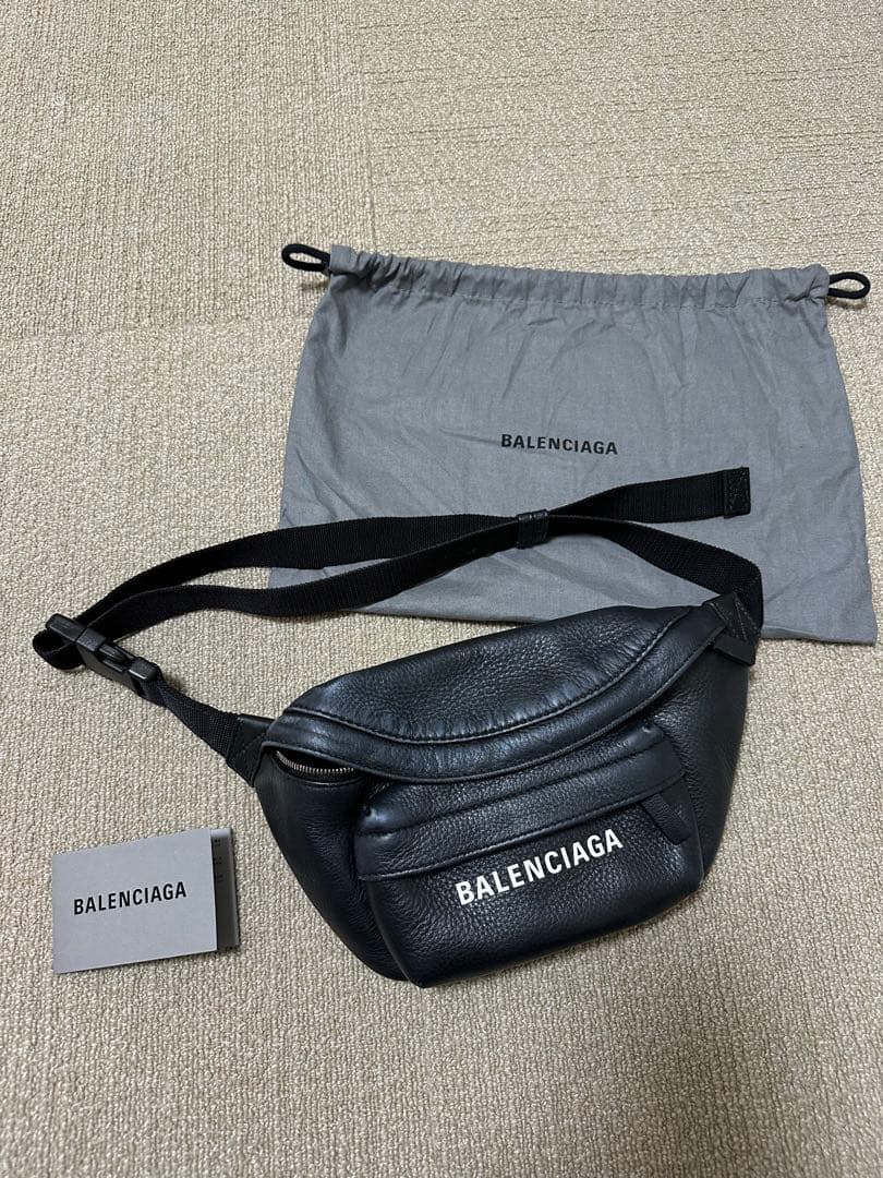 BALENCIAGA バレンシアガ エブリデイ レザー ボディバッグ 斜め掛け