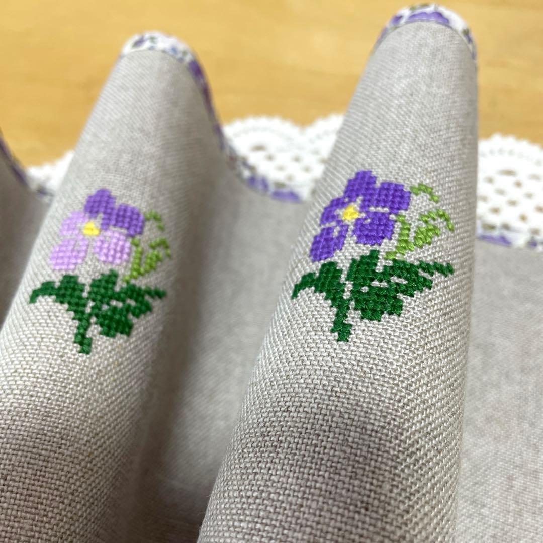 ◇専用ページ すみれ刺繍タペストリーと がま口3点