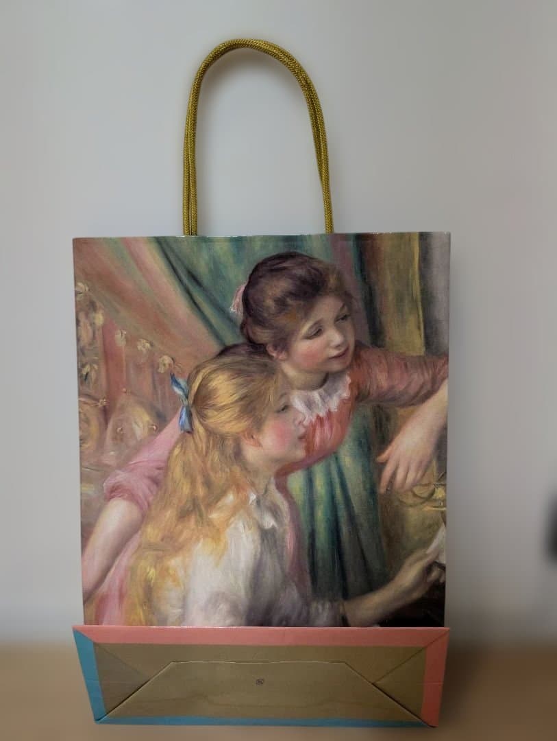 印象派ルノワール　紙袋 1点＋フェイラー　ハンカチ2枚　ピンク、ブルー　オルセー 印象派ルノワール 紙袋 1点＋フェイラー ハンカチ2枚 ピンク、ブルー