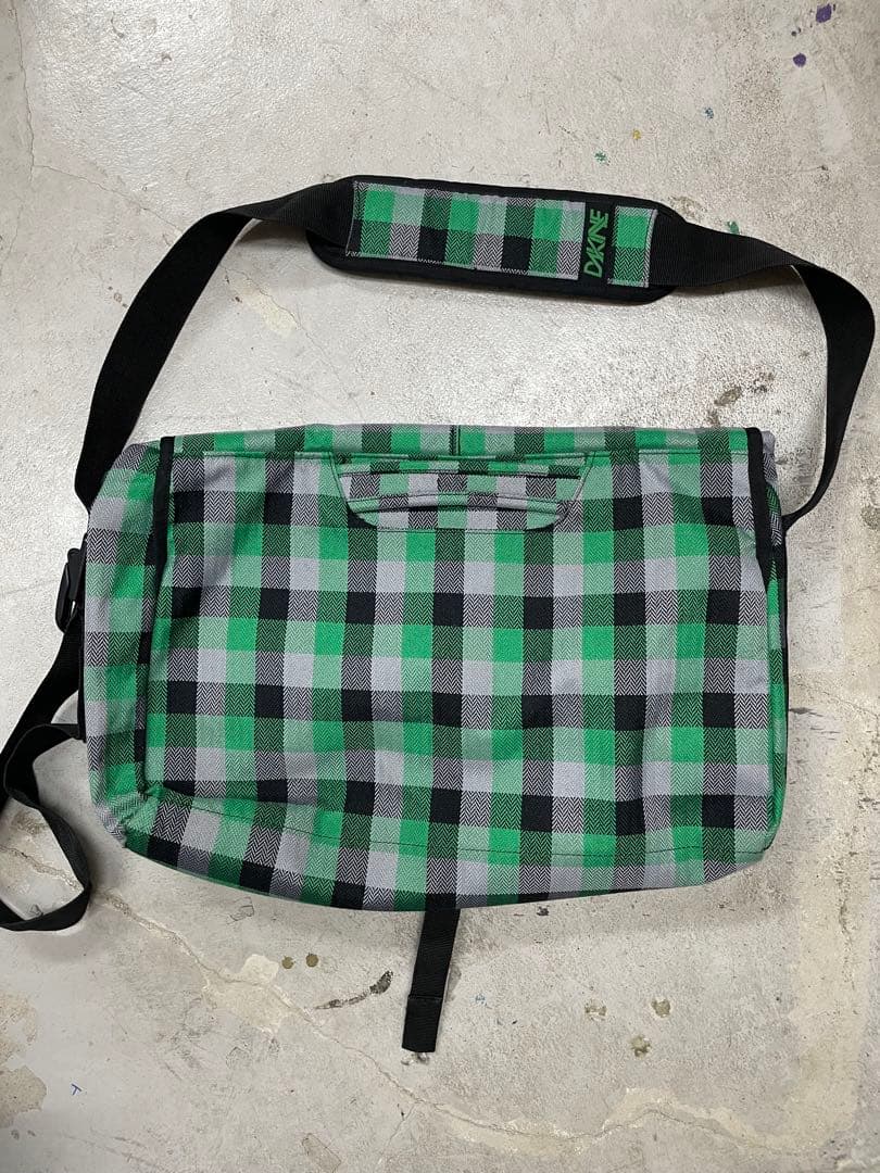 90s DAKINE ダカイン メッセンジャーバック チェック y2k 緑 黒 - メルカリ