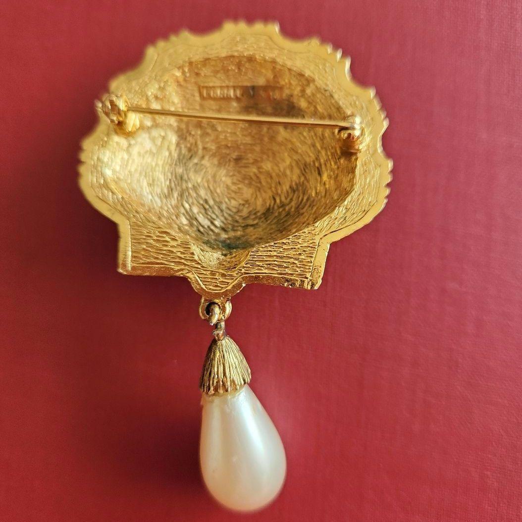 ヴィンテージCHANEL(シヤネル)貝殻デザイン ブローチ パール付き
