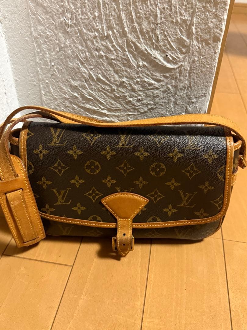 Louis Vuitton モノグラムショルダーバッグ　ソローニュ　廃盤品 ルイヴィトン モノグラム ショルダーバッグ ソローニュ 廃盤品 斜め
