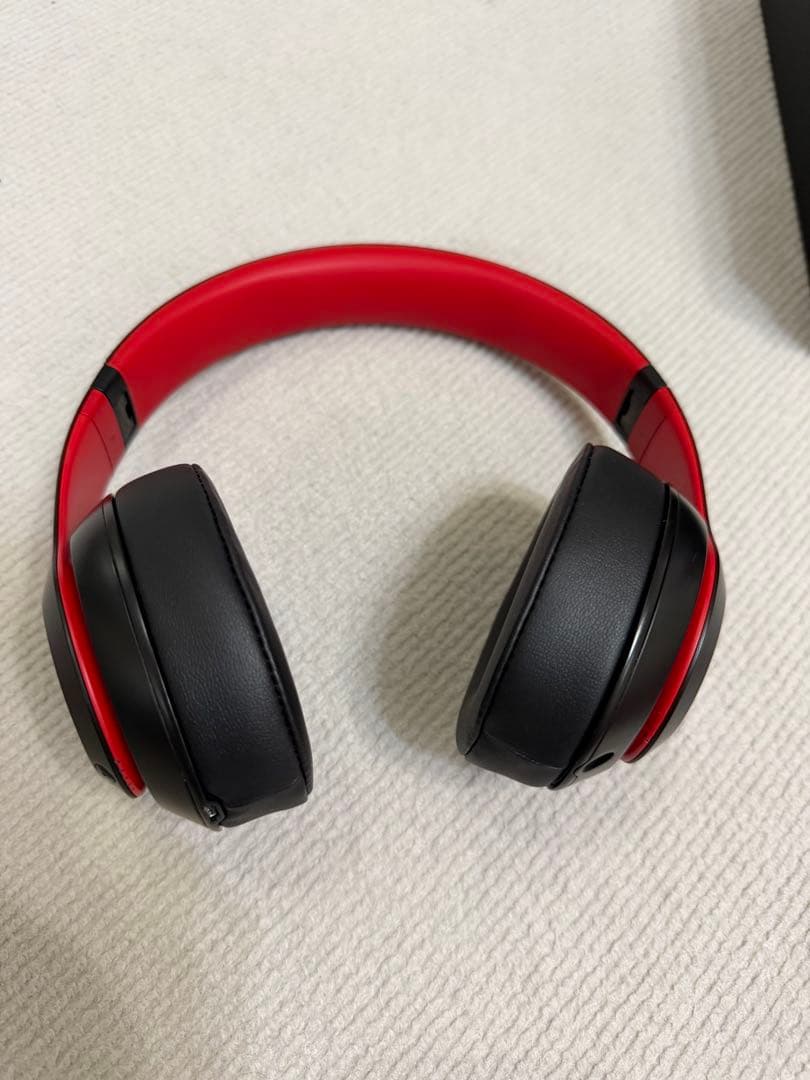 Beats Studio3 ワイヤレスヘッドホン 黒/赤 - メルカリ