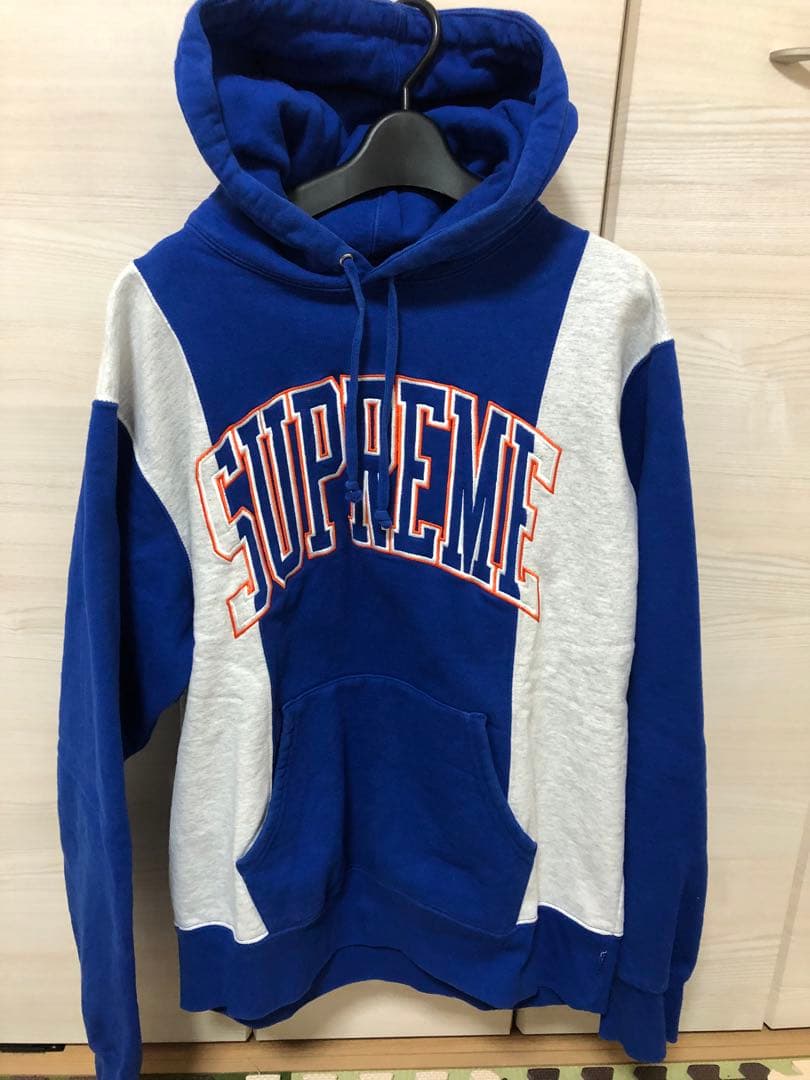 完売品】Supreme コムドットゆうた着用 パーカー アーチロゴ 刺繍ロゴ