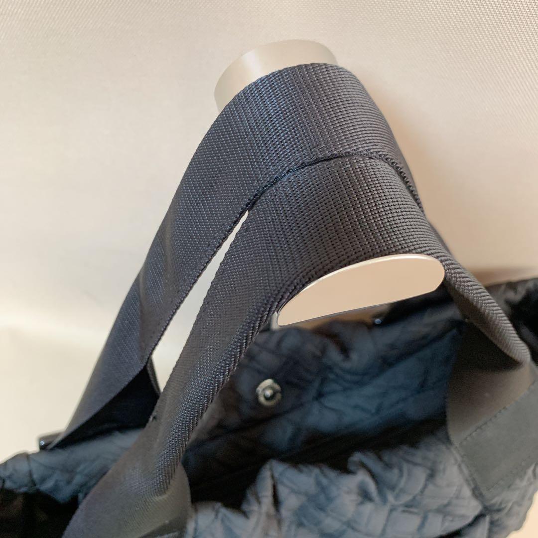 イアパピヨネ《A4可/ショルダー付き》キルティング 樹脂パーツトートバッグ M