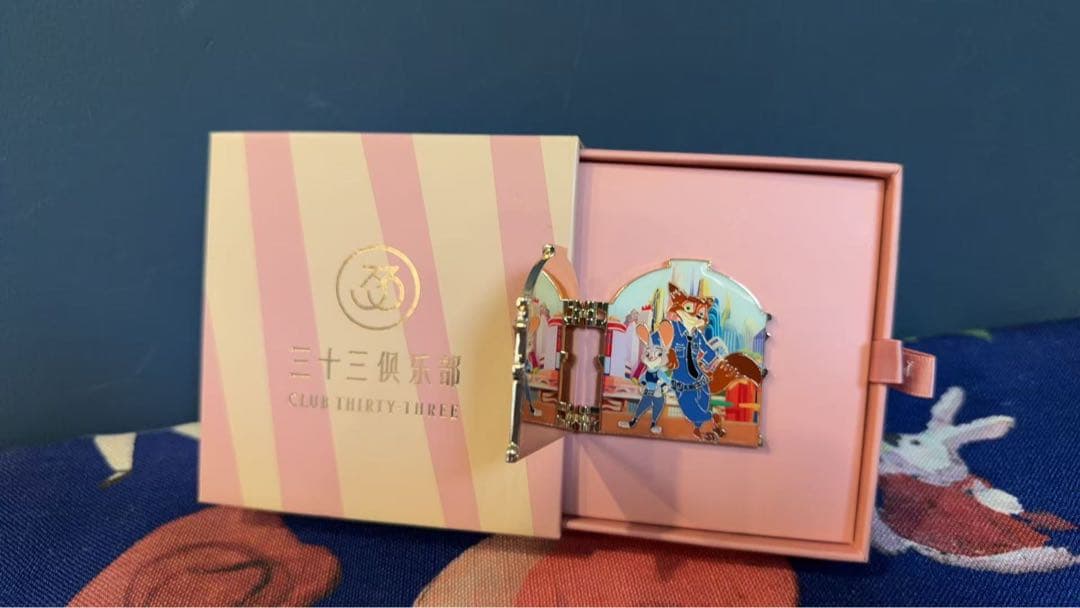 上海ディズニーランド正規品　ズートピア 33 豪華ピンバッジ限数品 上海ディズニーズートピアグッズ：ズートピアの仲間たちのピンバッジ