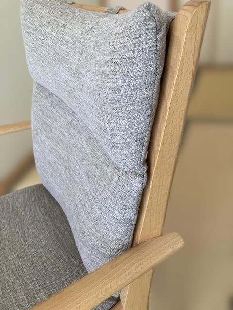 2.ソファのような座り心地(ニトリ C-27肘付き2脚+肘なし２脚）4脚セット