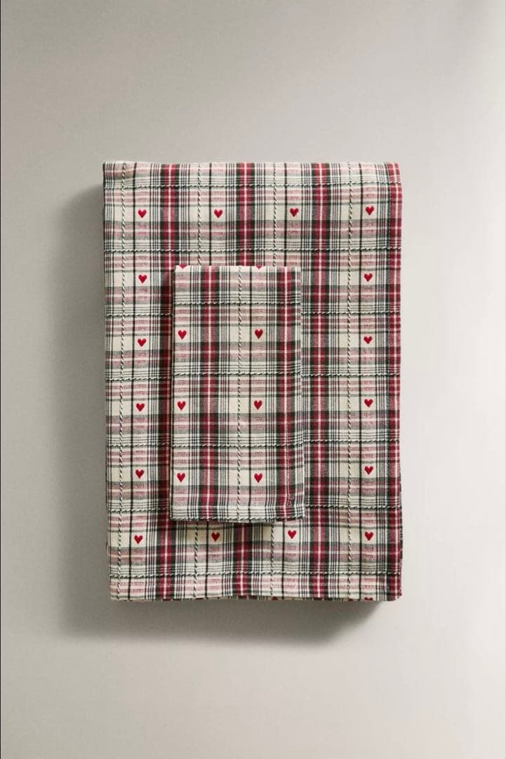 ZARA  ダイヤーン ハート クリスマス テーブルクロス ZARA HOME ダイヤーン ハート クリスマス テーブルクロス - メルカリ