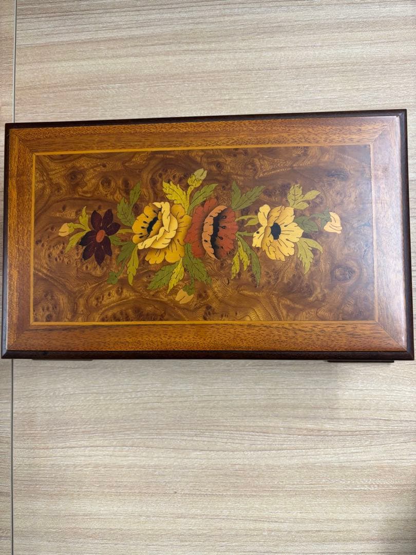 REUGE オルゴール 3曲72弁 モーツァルト スイスリュージュ社のオルゴール、3曲72弁 ［72note.5309.11］ - YouTube