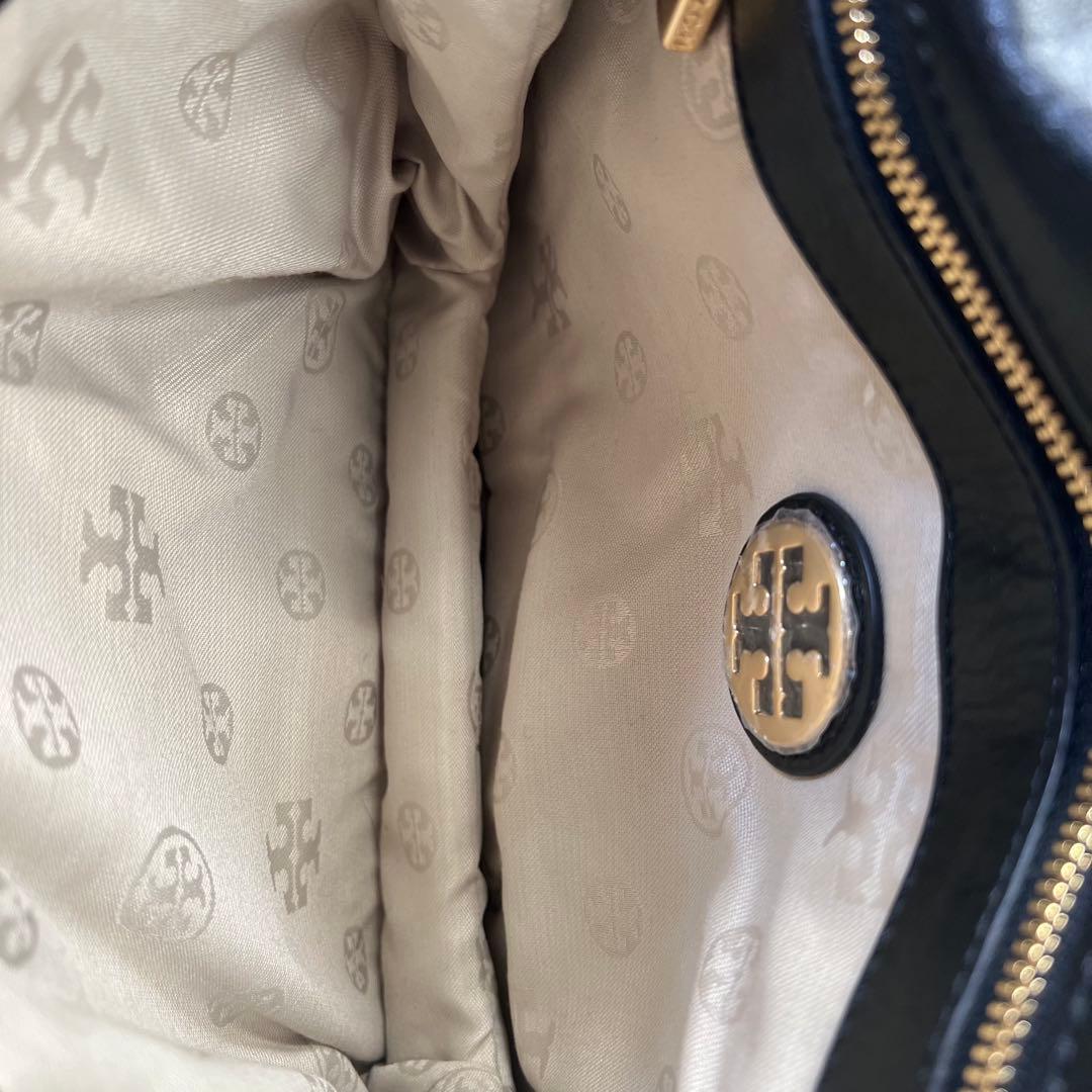 極美品✨トリーバーチ　ショルダーバッグ　デカロゴ　フラップ　レザー　ブラック