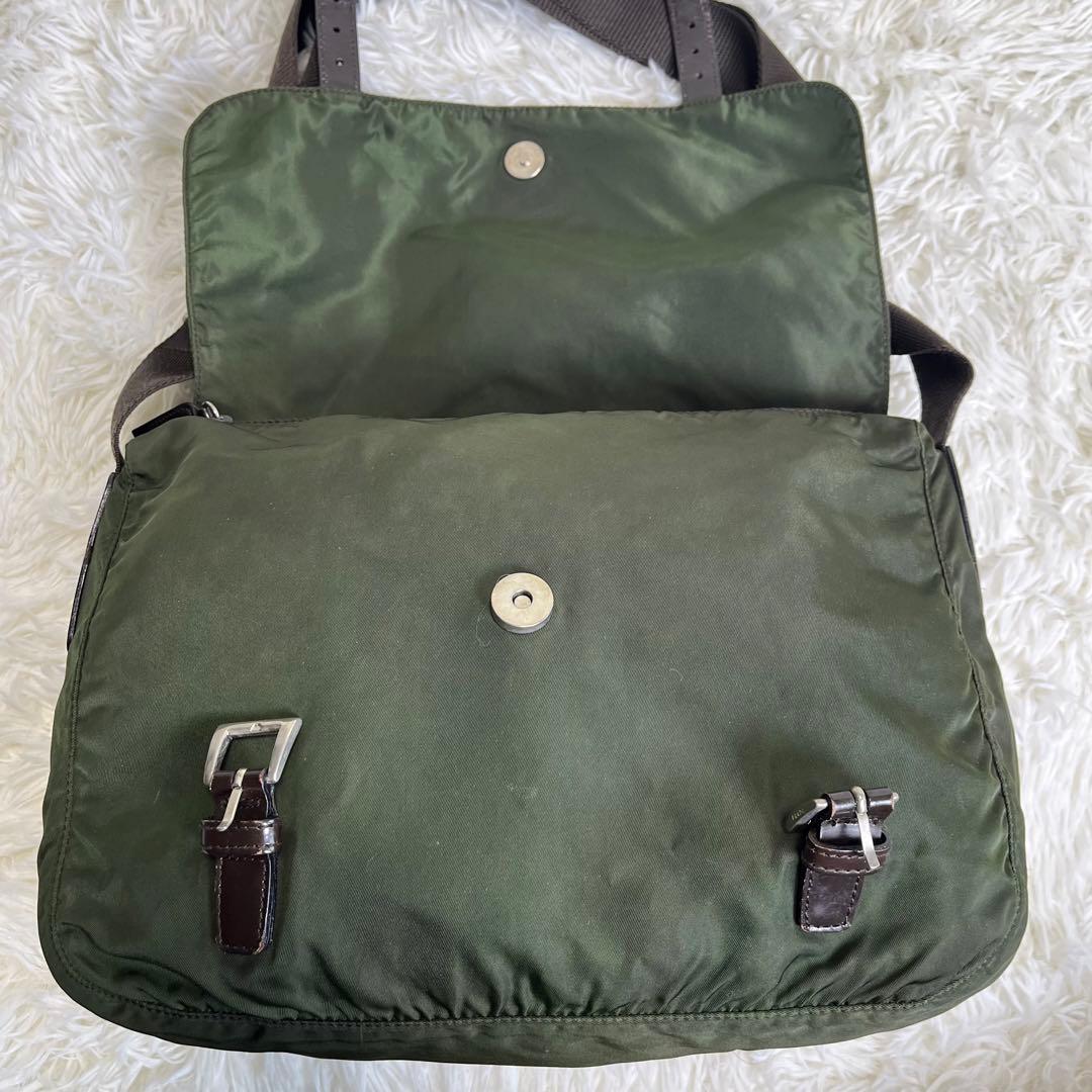 美品✨ PRADA メッセンジャーバッグ 三角ロゴ カーキ ナイロン レザー