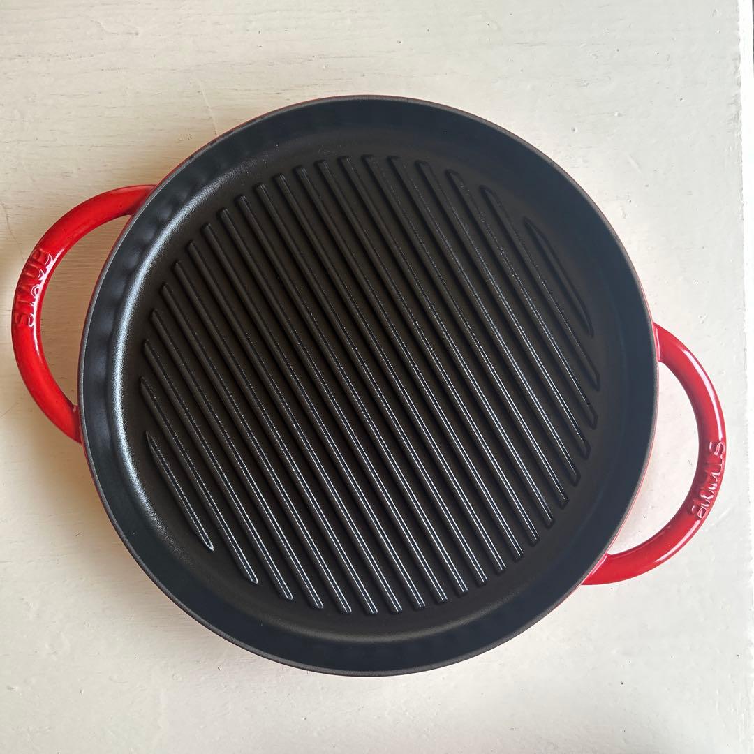 STAUB ストウブ　ピュアグリル　チェリー　30cm 40511-525 Amazon｜staub ストウブ 「 ピュアグリル ラウンド チェリー 30cm