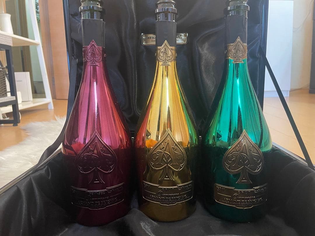 アルマンド信号機 空ビン3本➕アタッシュケース付き - メルカリ