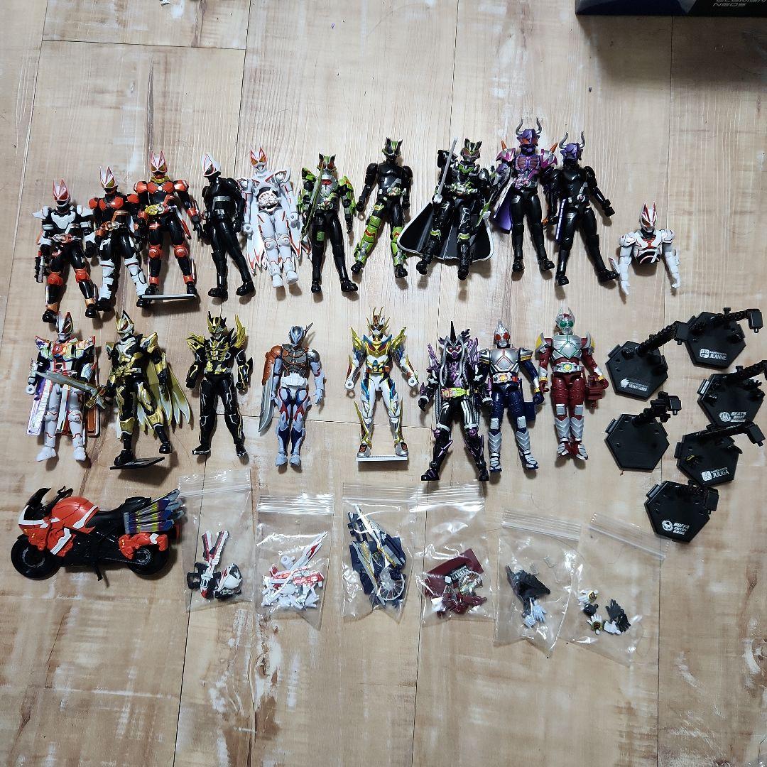 装動 仮面ライダー ジャンクセット　ギーツ系統多め 装動 仮面ライダーギーツ ギーツワンネス&Xギーツ プレミアム