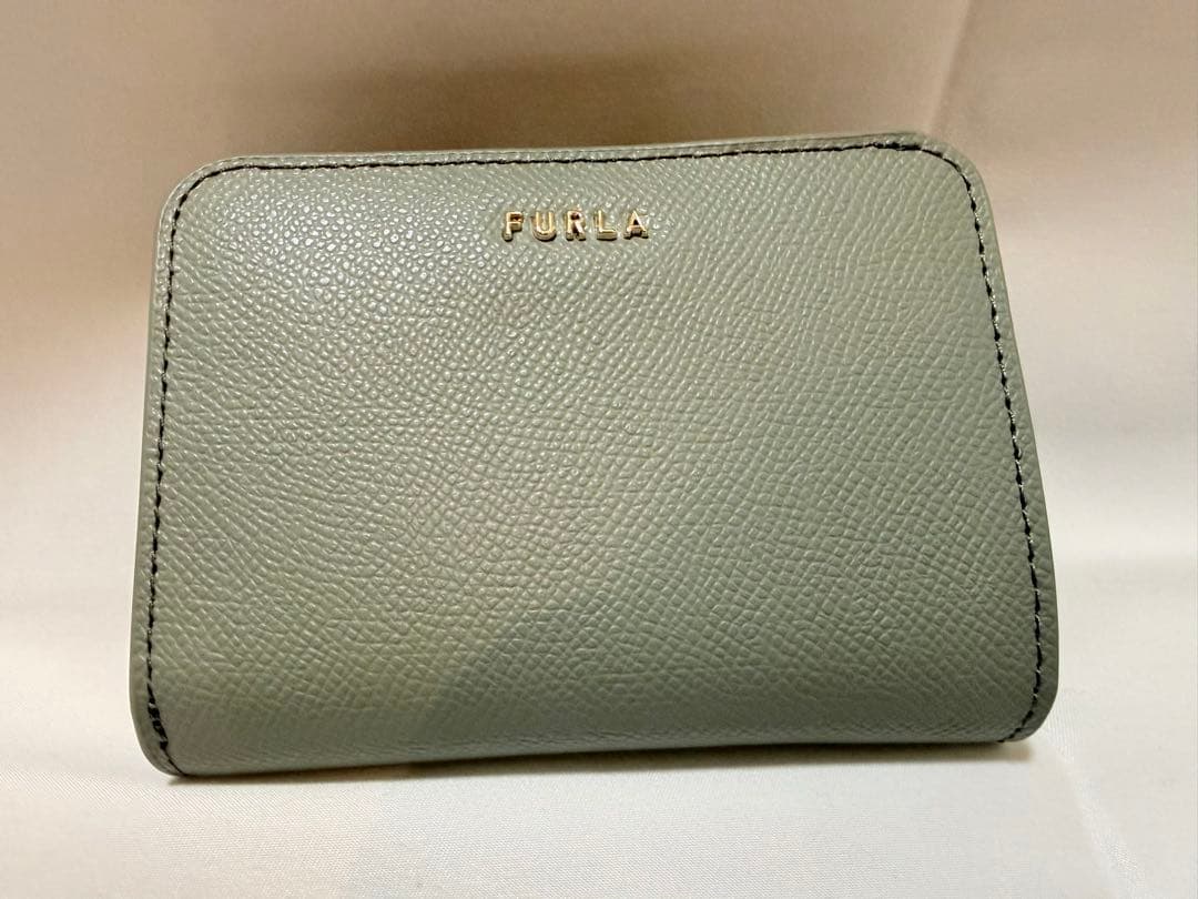 新品】FURLA フルラ 二つ折り財布 クラシック セージグリーン系 - メルカリ