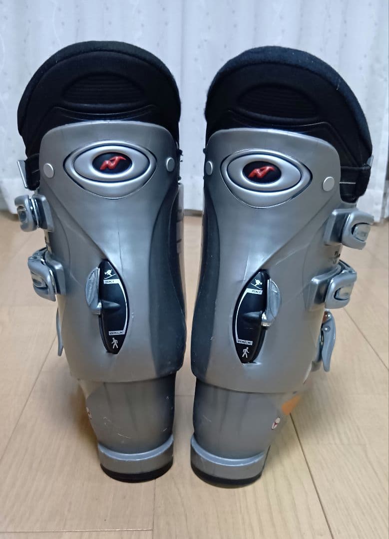 28.0〜28.5cm　メンズ　スキー用ブーツ　収納バッグつき　NORDICA