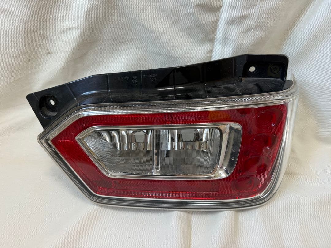 スズキ ワゴンR 右テールランプ - メルカリ