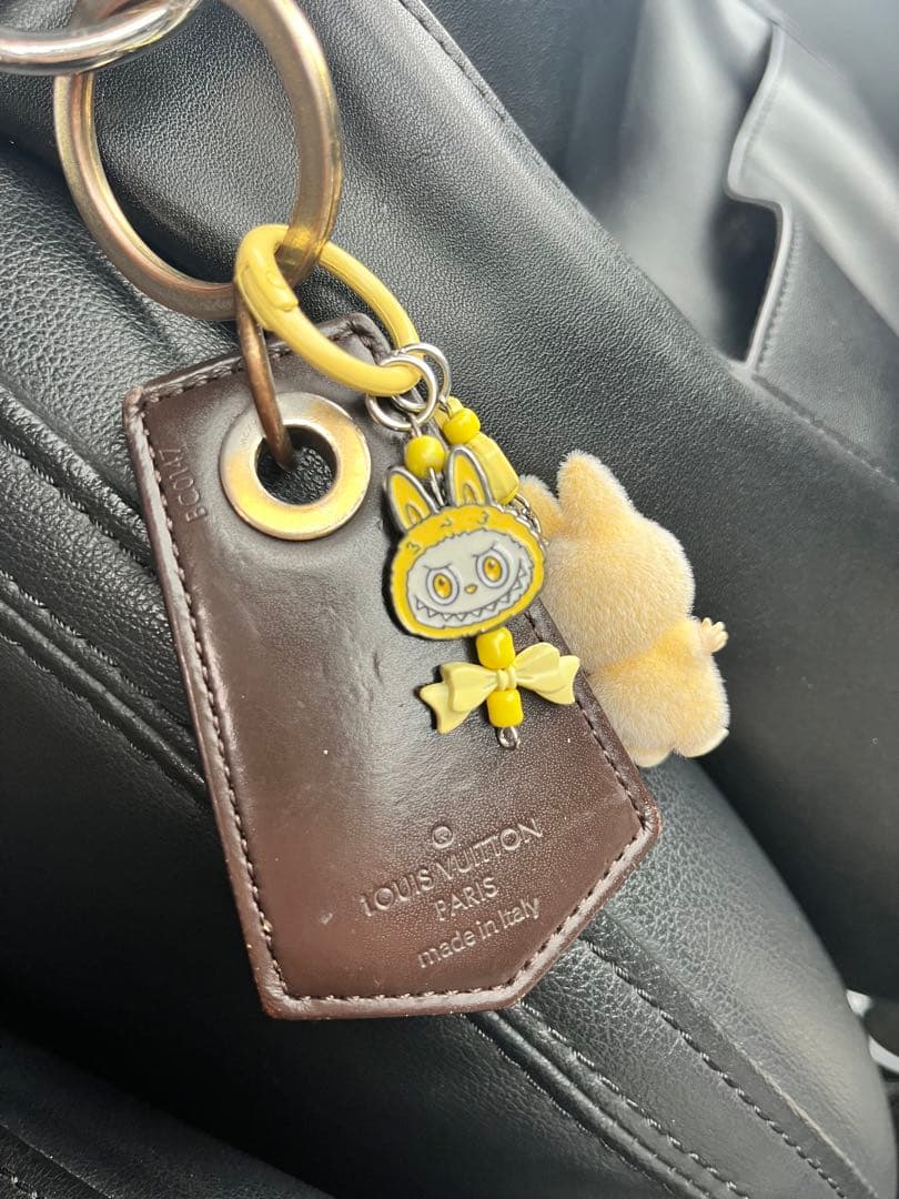 Louis Vuitton ダミエ柄キーホルダー Labbu付き - メルカリ