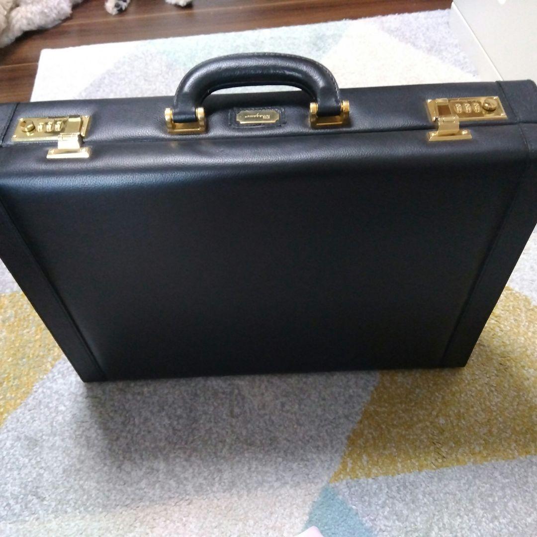 フェラガモ 本革アタッシュケース - メルカリ
