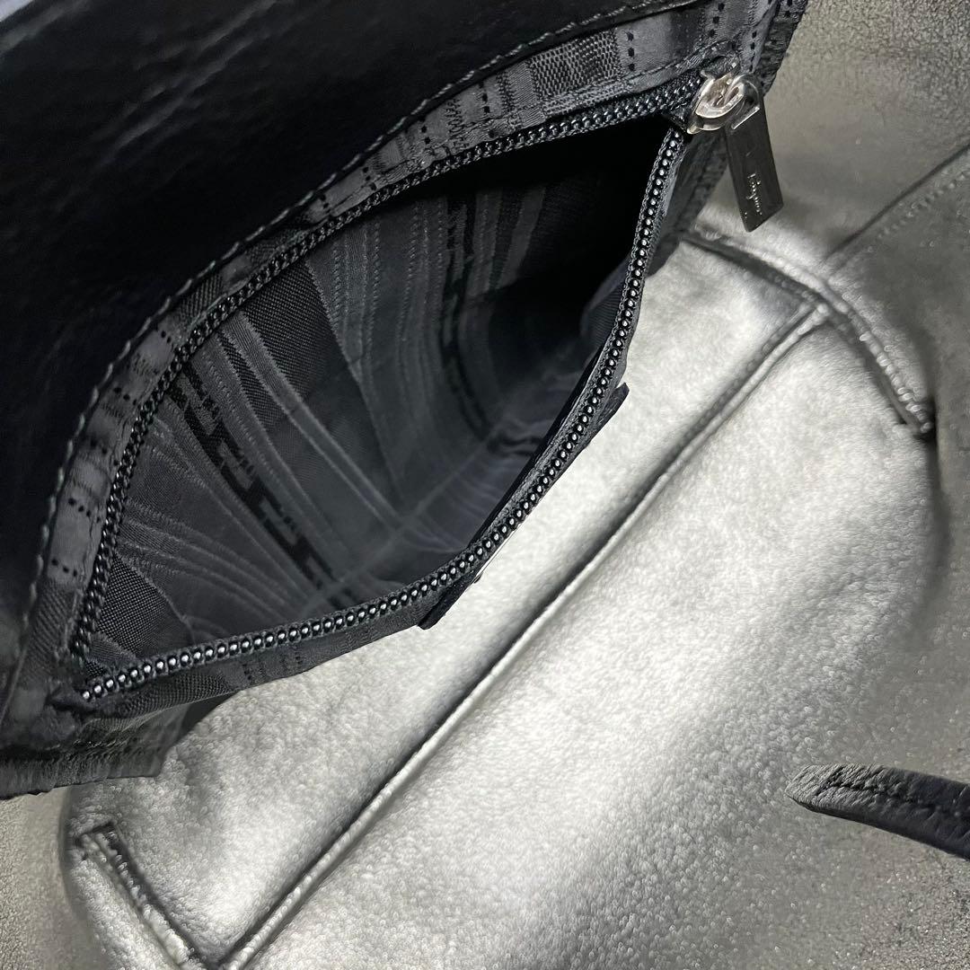 ✨極美品✨☘️フェラガモ☘️✨トートバッグ✨ダブルガンチーニ✨シボ革✨ブラック✨