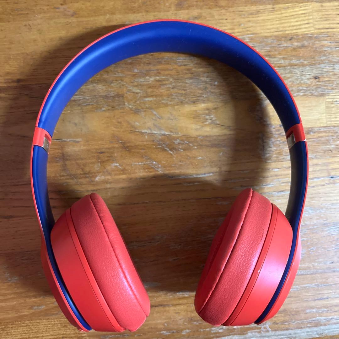 Beats solo3 ワイヤレスヘッドホン 赤と青 箱無し - メルカリ