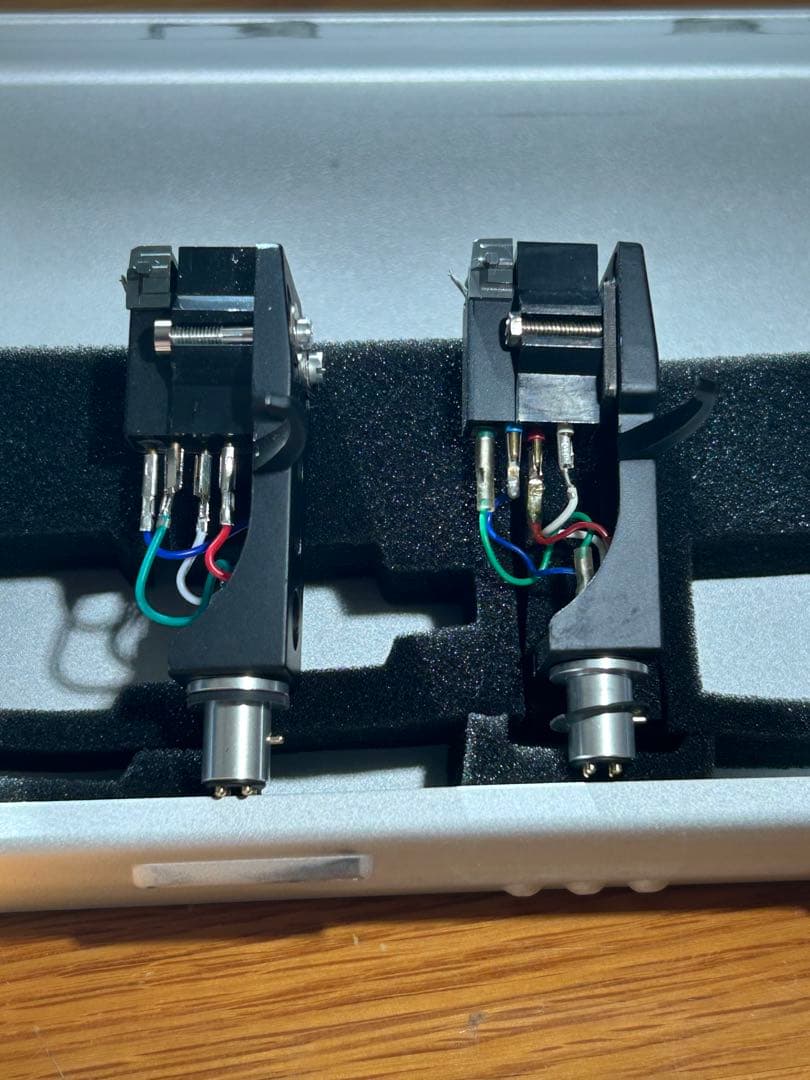 シュアーM44Gレコードカートリッジ二本セット、アルミケース