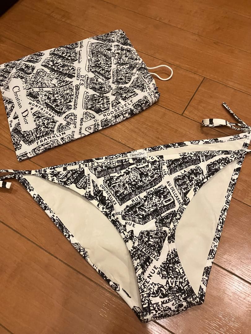 クリスチャンディオール　ビキニ ボトム　パリ　地図　総柄　白黒 ディオール23年新作スイムウェア、“パリの地図”を描いたシックな