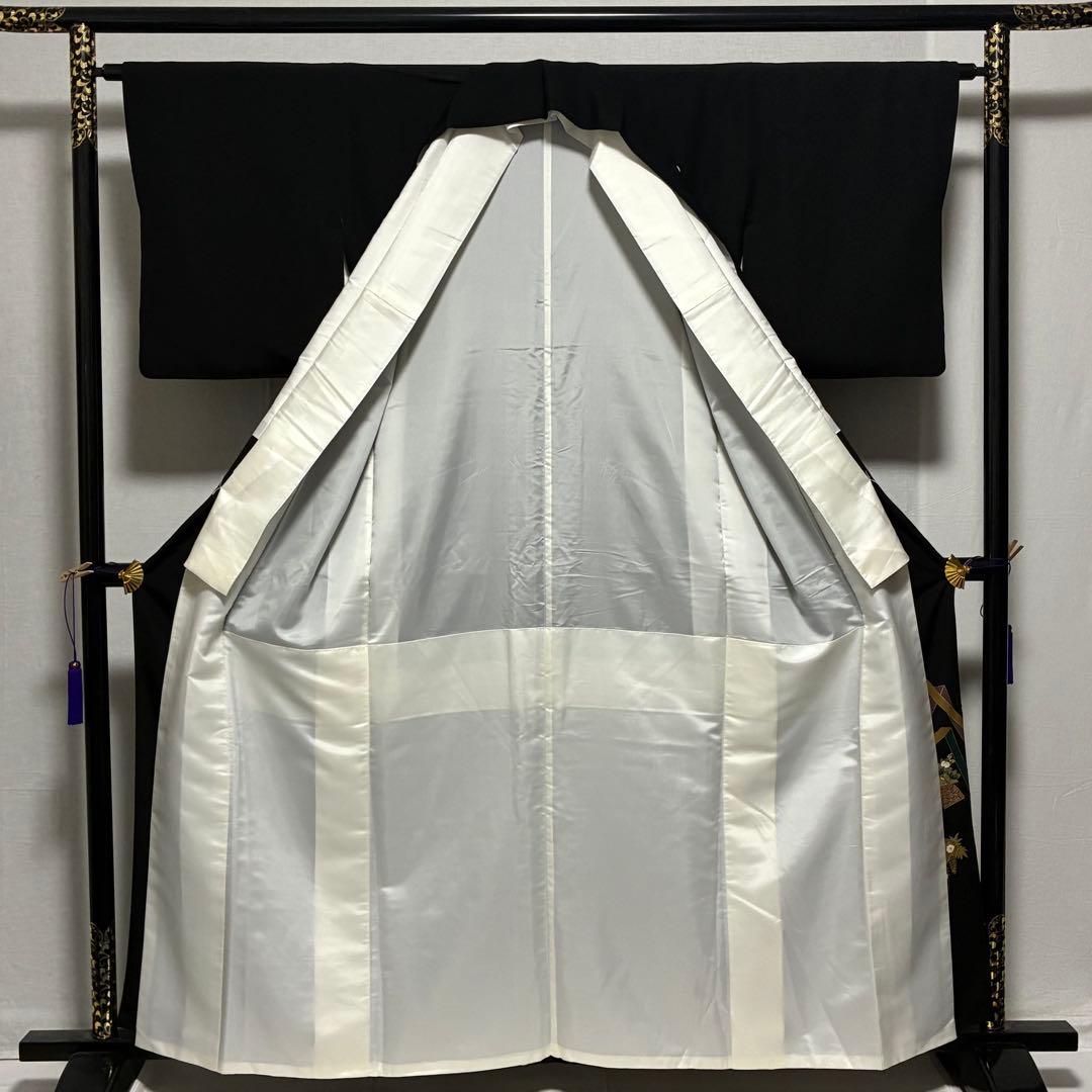 D68 黒留袖 総刺繍 慰斗紋 花模様 正絹 着物 袷 極美品 - メルカリ