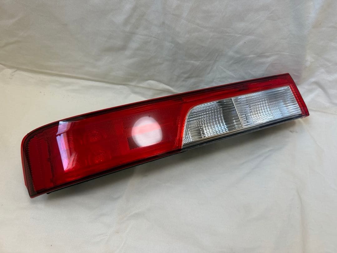 エブリイワゴン　テールランプ