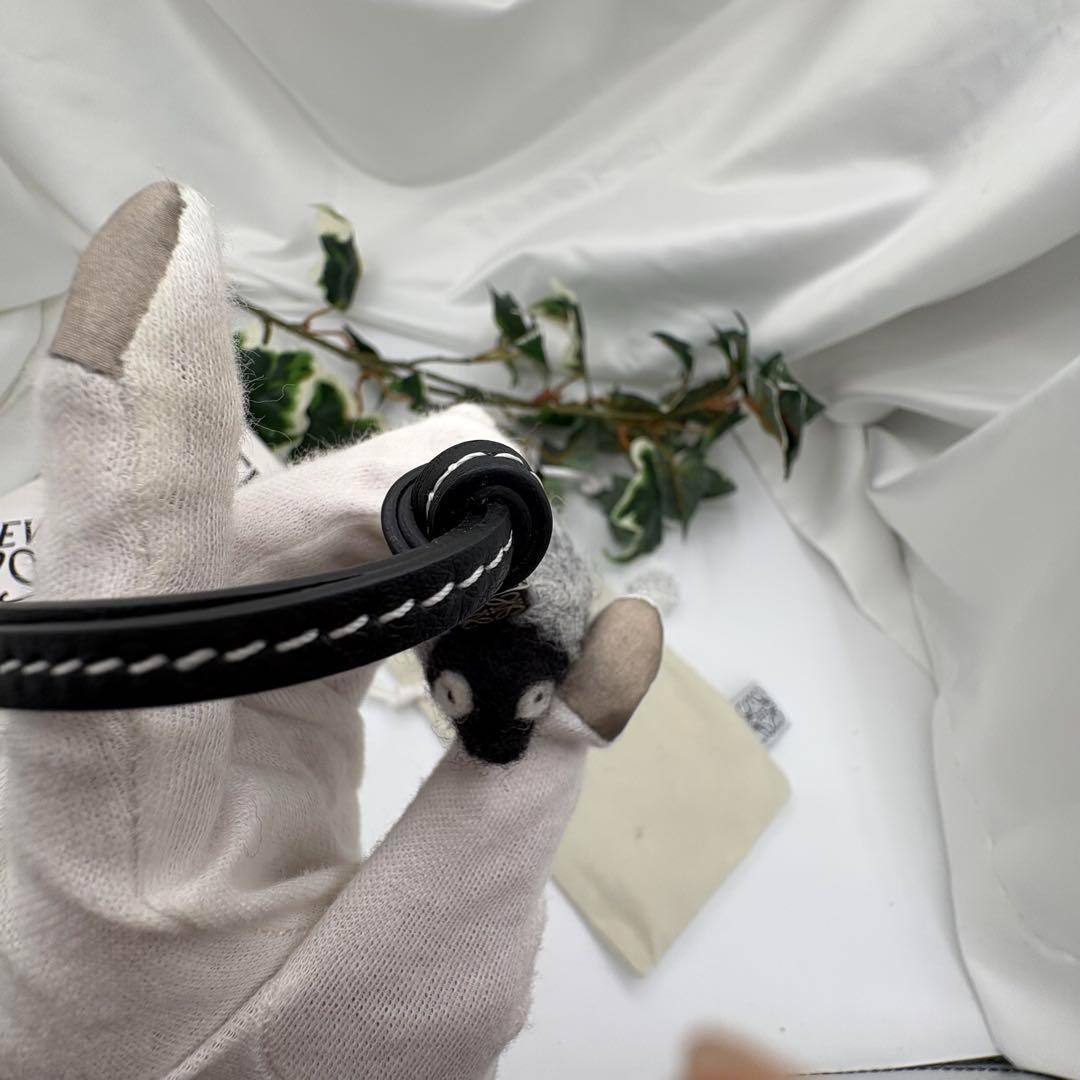 LOEWE　 ベビーペンギン レザーチャーム アナグラム ダイス