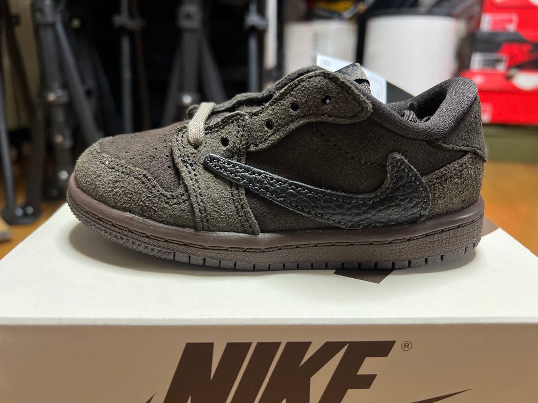 Travis Scott × Nike TD Air Jordan 1(キッズ) Travis Scott X Air Jordan 1 Retro Low OG Kids TD/PS 'Canary