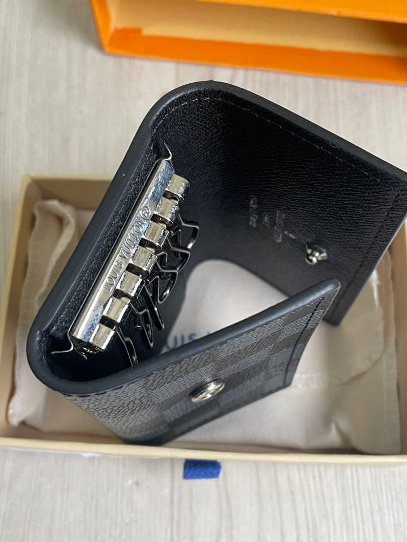 ルイヴィトン ダミエ グラフィット ミュルティクレ6 N62662 キーケース