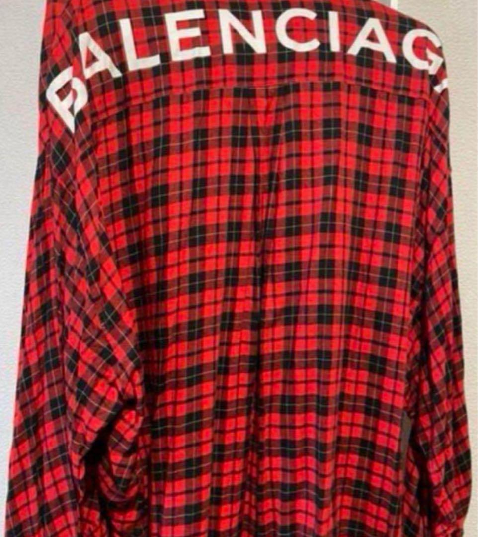 バレンシアガ　ロゴプリントシャツ
