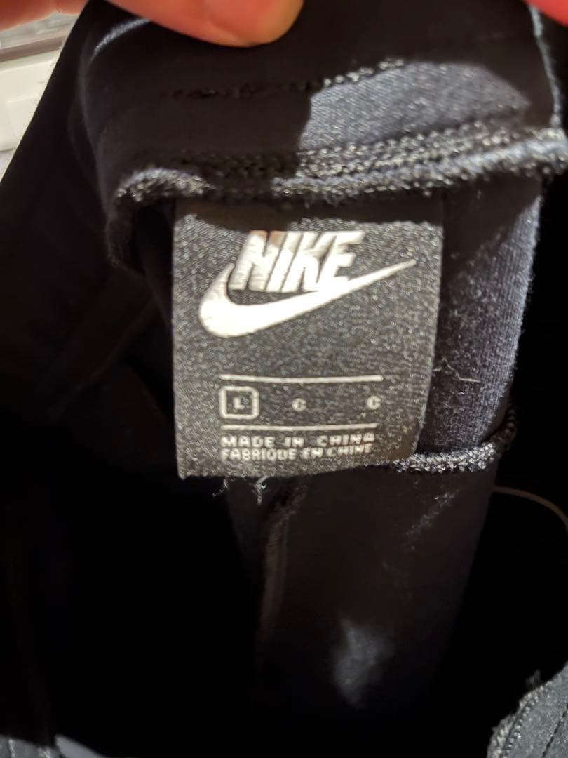 ジ*グ様 NIKE黒テックフリース黒タグ - メルカリ