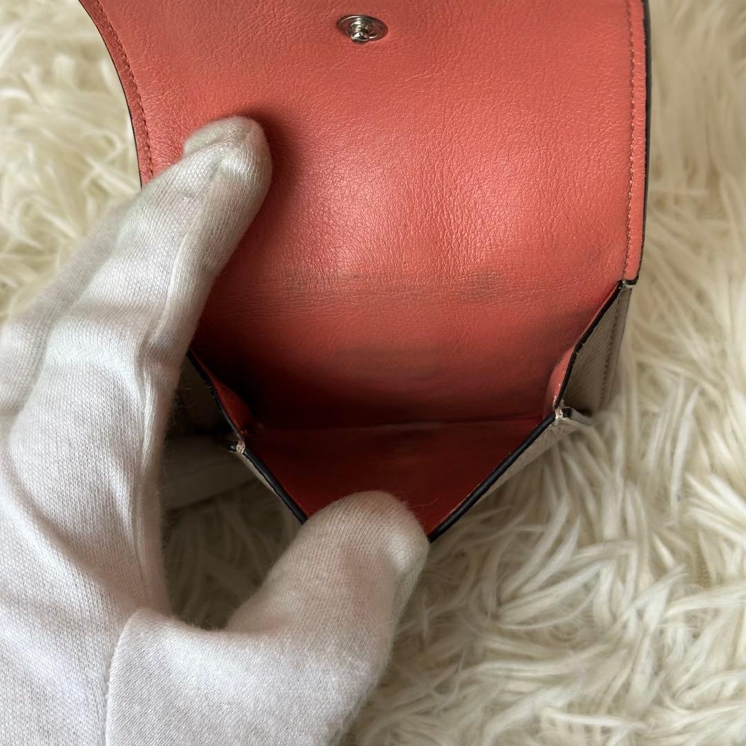 ロエベ アナグラム バーティカルウォレット 三つ折り財布 レザー ベージュ