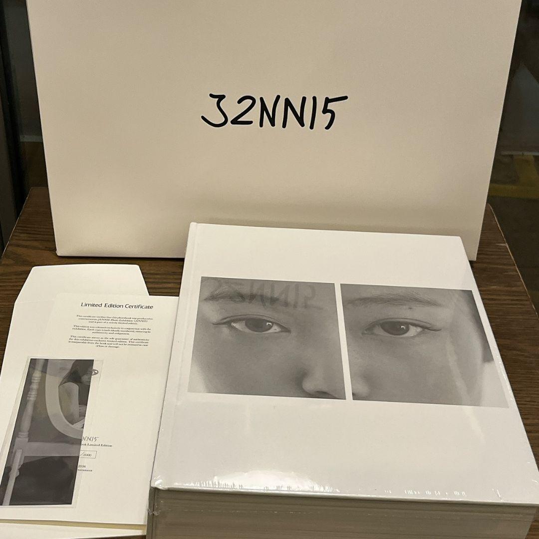 JENNIE J2NNI5 POP UP ジェニ しおり特典付 写真集 JENNIE Photo Exhibition <J2NNI5> POP UP in 다이칸야마 츠타야 일본