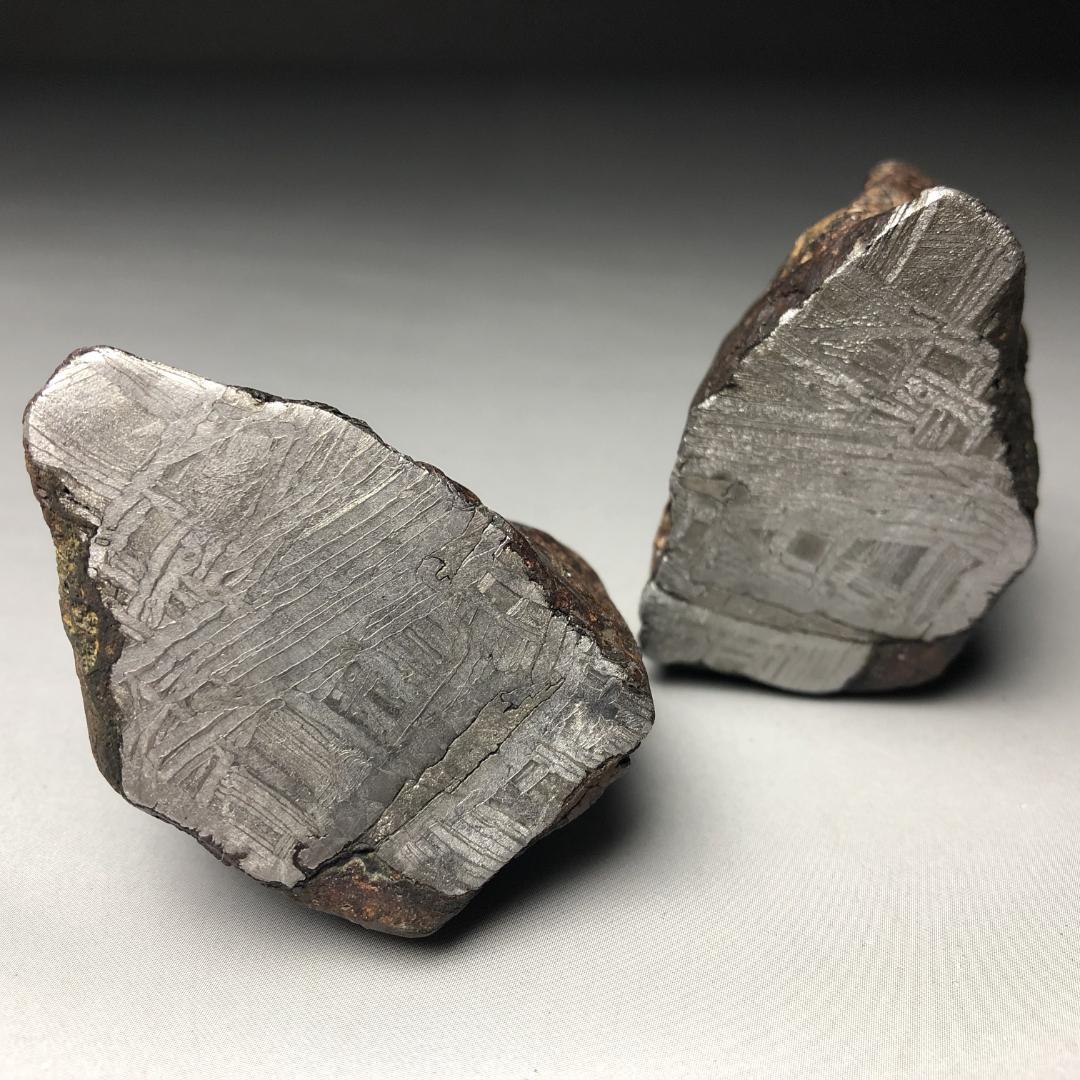 メ*8様 アルタイ隕石 丸ごとカット鉄隕石 外皮付き隕石 原石 重さ約