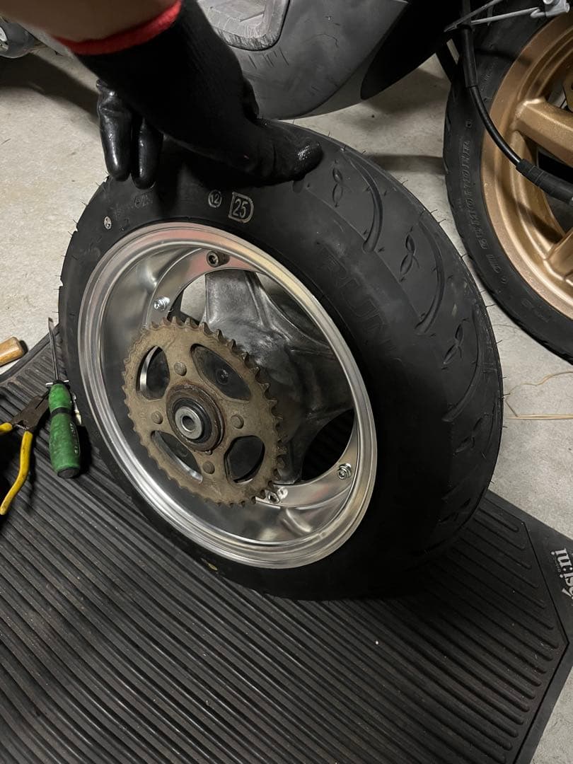 DAX シャリー　ミニモト　4Jホイール　前後　純正前後ハブ、タイヤ付き ダックス・シャリィ4本ハブ用アルミキャストホイール 10インチ2.5J