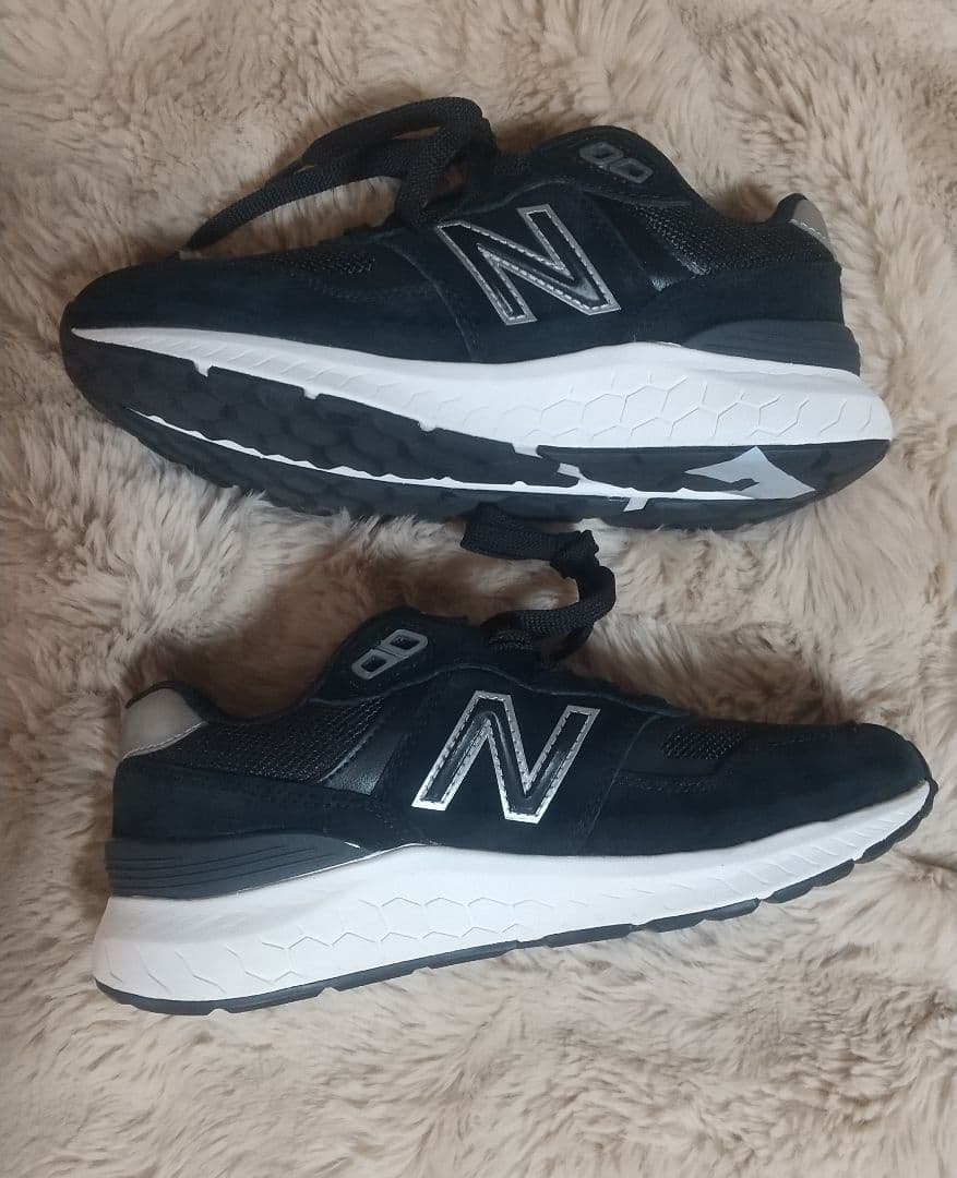 23.5New Balance 880 ブラックスニーカー