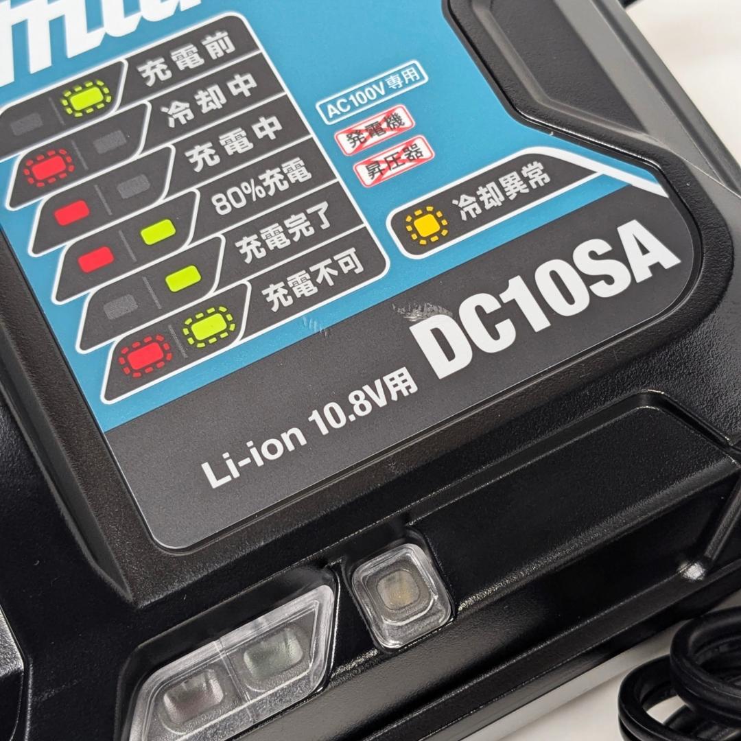 未使用　makita　マキタ　10.8V　コードレス掃除機　CL107FDSHW